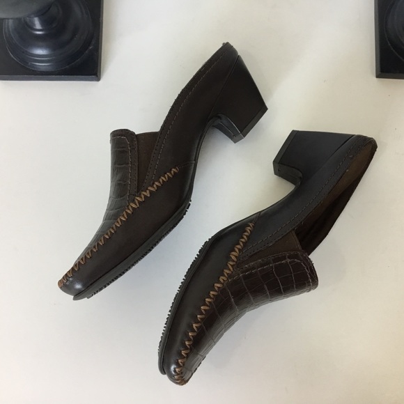 White Mountain Gazebo Brown Leather Mules, 7 1/2M - Picture 2 of 6